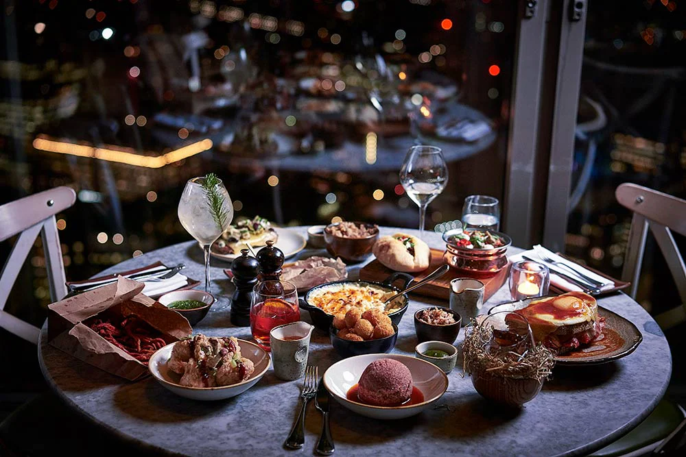 Night-Dining e Climatizzazione Passiva: Riorganizzare i Turni contro il Calore Estivo
